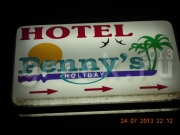 Отель "Пеннис" постоянно попадался на глаза когда возвращались вечером с поселка)